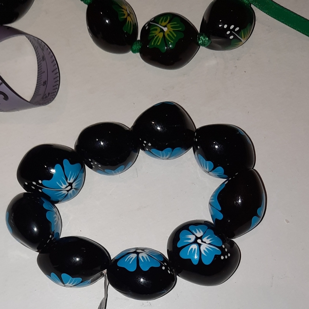 Hawaiian Kukui Nut Lei Bead Stretch Bracelet Hand Painted Flowers